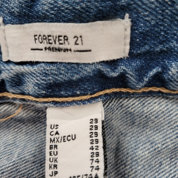 Forever 21 NWT Mom Jeans 29 Medium Wash Denim High Rise Relaxed Fit Tapered Leg - Picture 5 of 9
